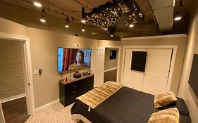 Blackout Themed Residence In The Prime Heart Of Omaha'S Old Market!