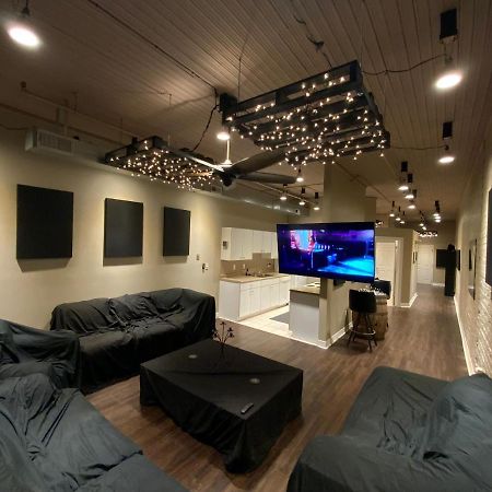 Blackout Themed Residence In The Prime Heart Of Omaha'S Old Market! Exterior photo