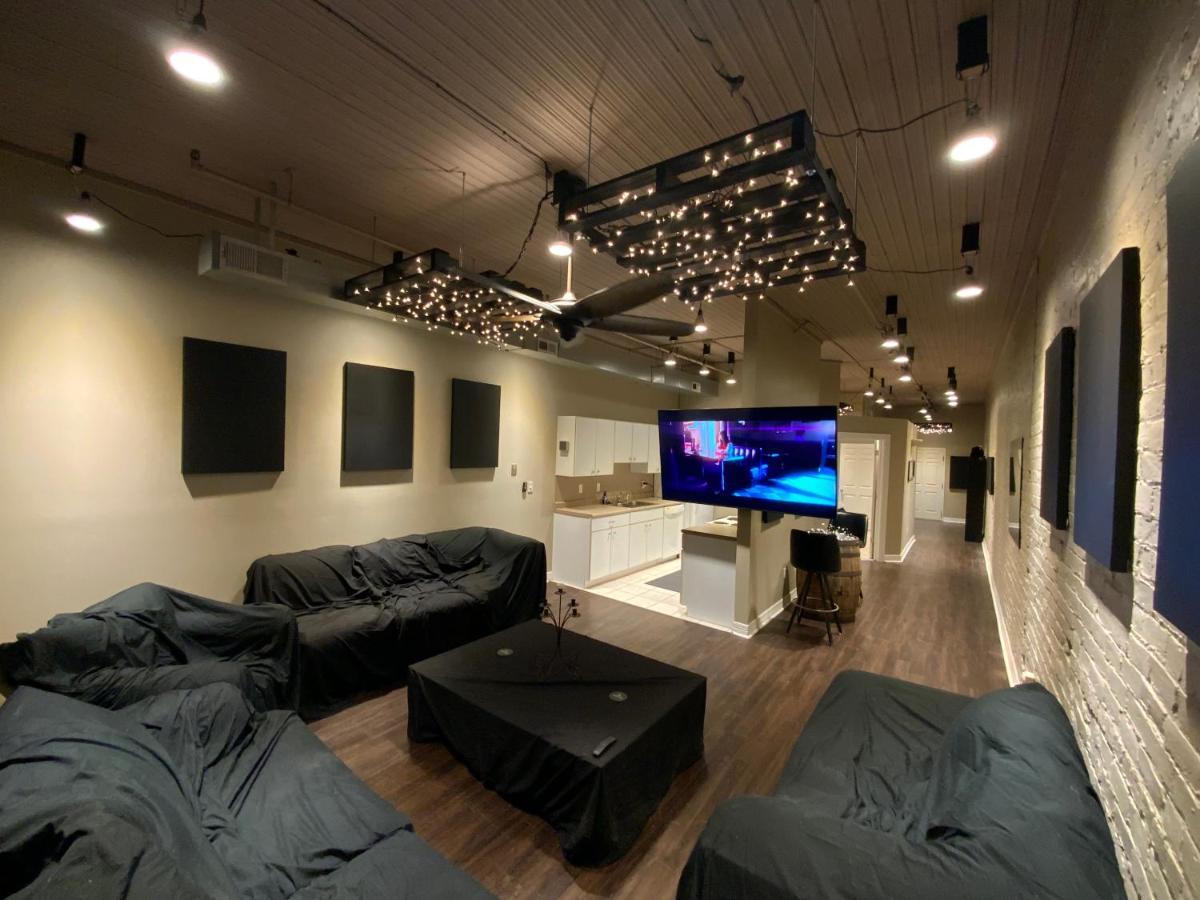 Blackout Themed Residence In The Prime Heart Of Omaha'S Old Market! Exterior photo
