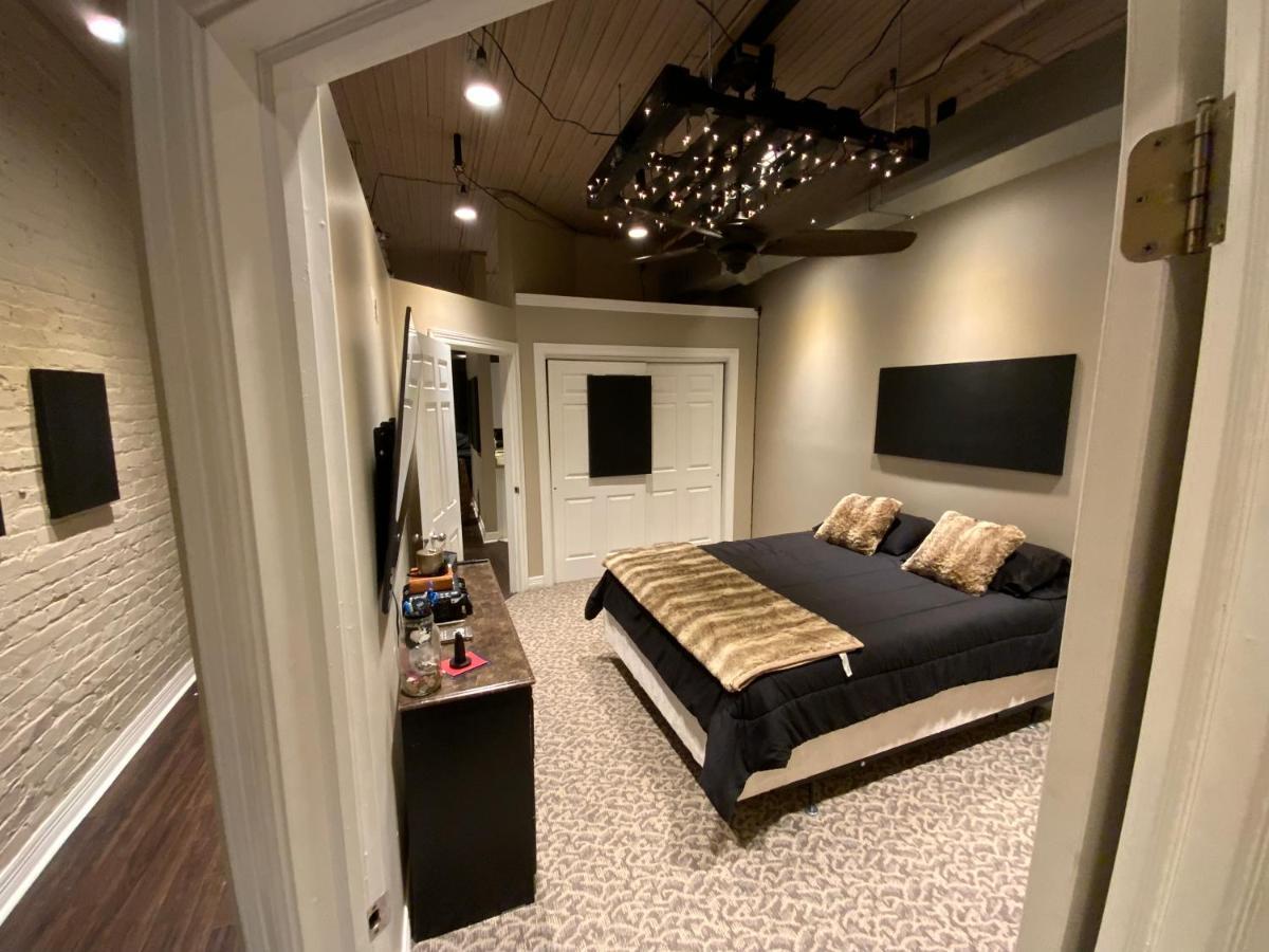 Blackout Themed Residence In The Prime Heart Of Omaha'S Old Market! Exterior photo